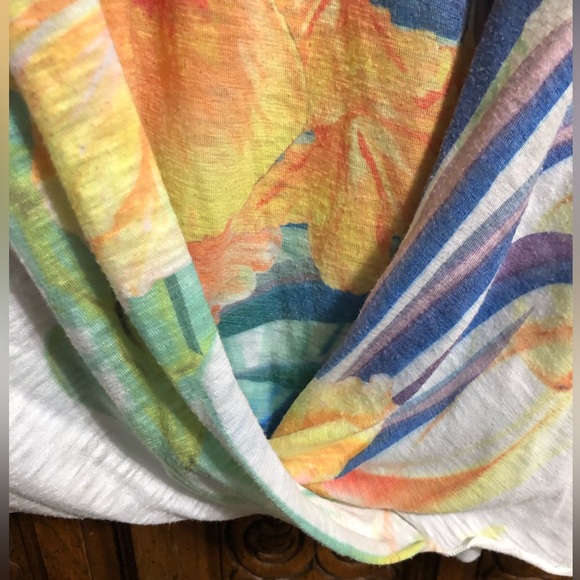 🌺Tropical 🌴 Woman’s Shirt.🌺🦜 - Picture 6 of 11